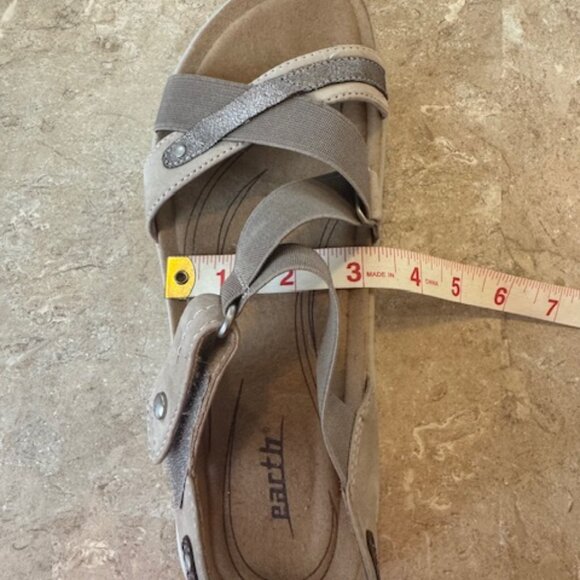 Earth Women's Tan Sandals - Picture 10 of 12